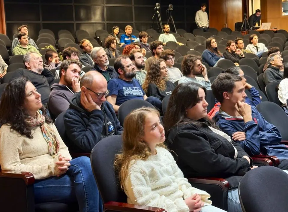 Publico en el coloquio de física