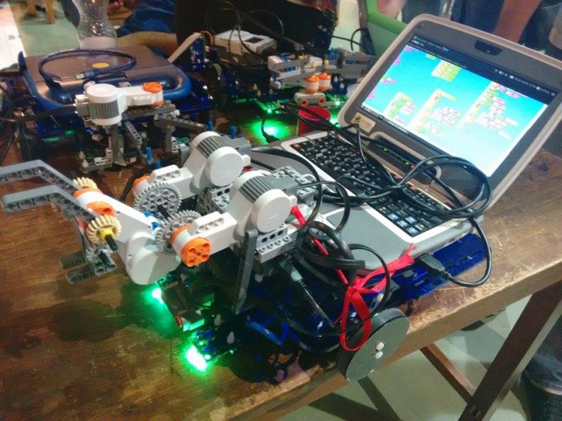 Archivo:RobotSupersonicos.jpg