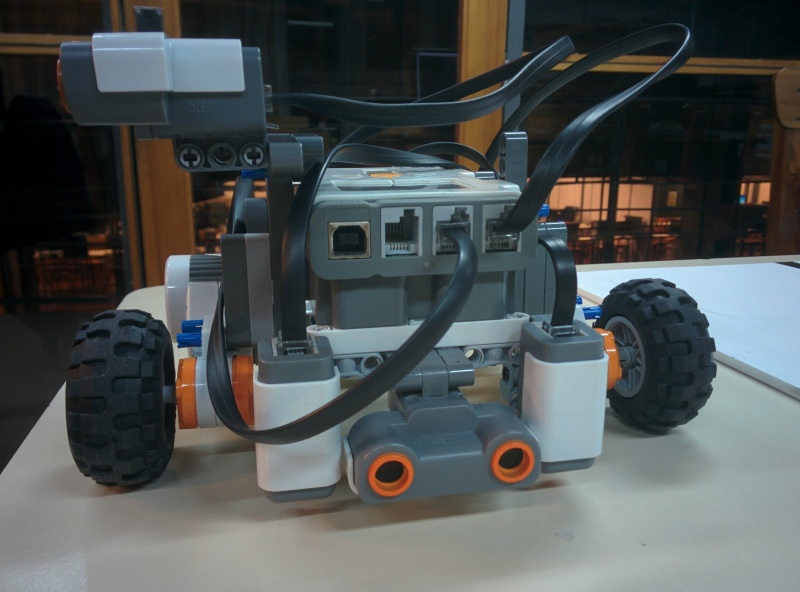 Archivo:Butia2016-Pr1-Lego2.jpg