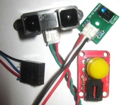 Sensores y boton, en el conector se pueden observar los puentes de pin a pin
