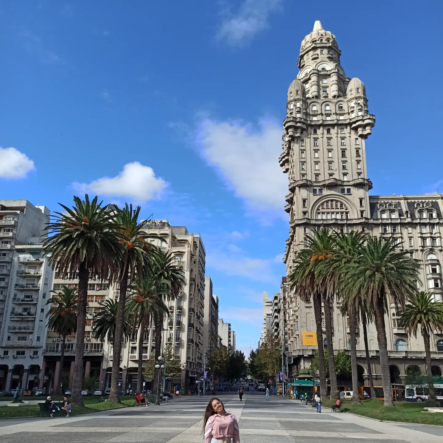 Sandra Ocampo en la plaza independencia